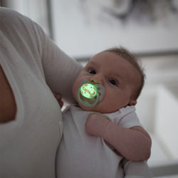 پستانک شبتاب دکتر براونز DrBrowns نوزادان 6-0 ماه